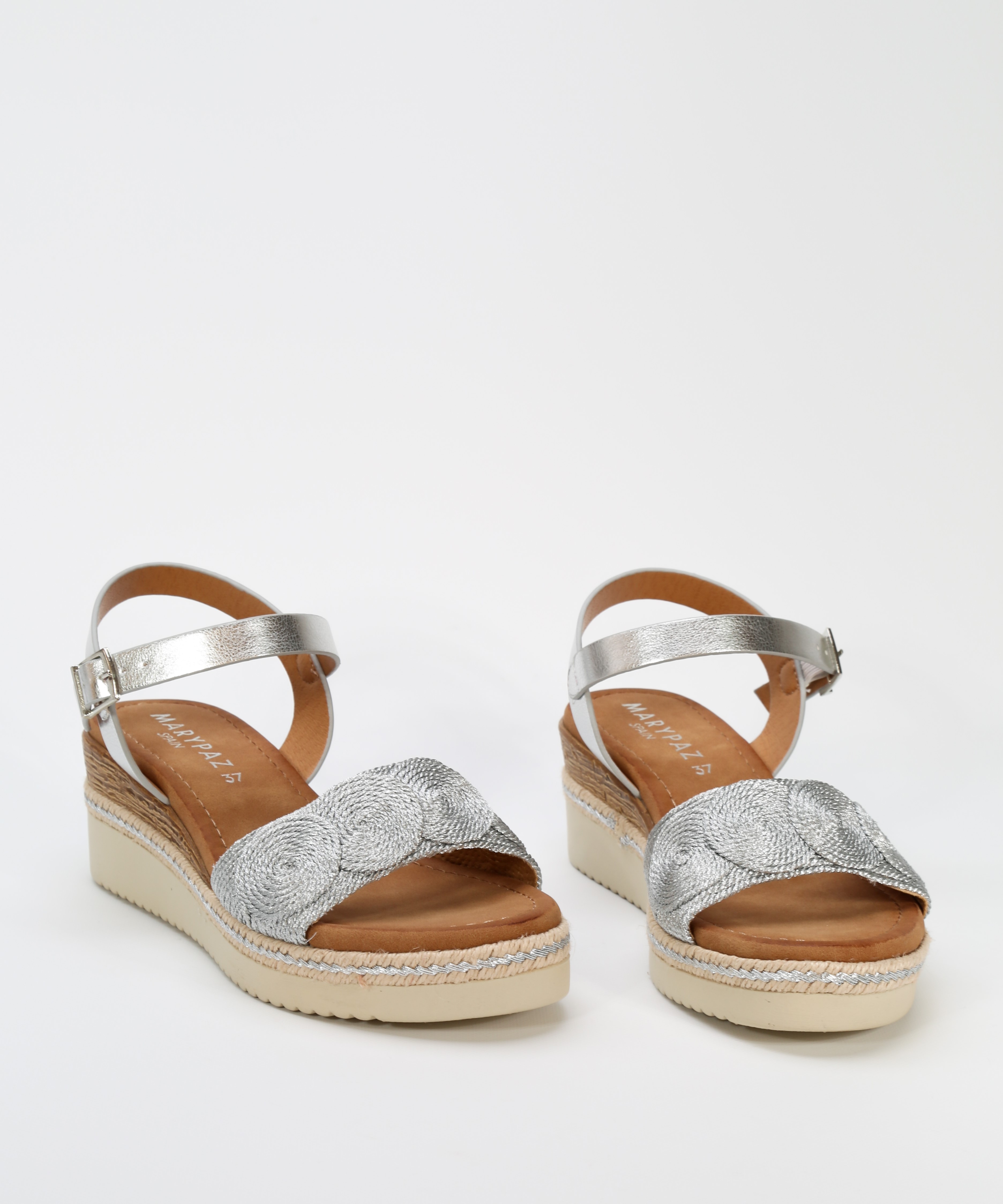 Sandalias cuña bordadas